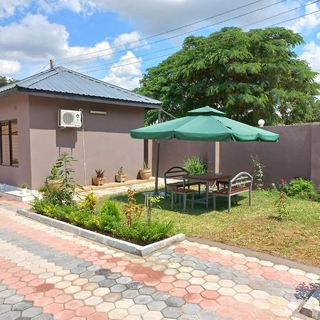 Kasuda Rooms - Cosy Self Contained Rooms Ливингстън Екстериор снимка